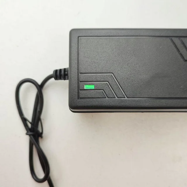 آداپتور دوربین مداربسته 12 ولت 2 یاس مدل AC 180-260v بسته 2 عددی 102882752